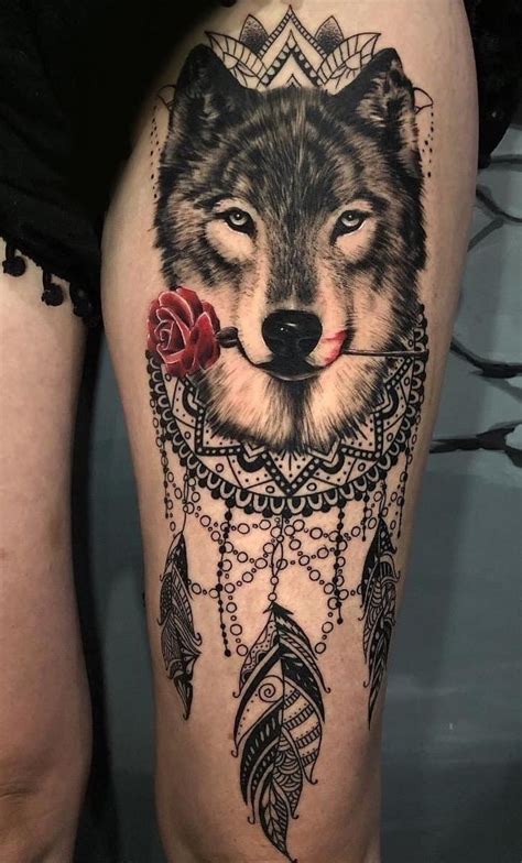 tatuagem feminina de lobo na coxa|Tatuagem na Coxa Feminina: +100 Ideias e Tendências